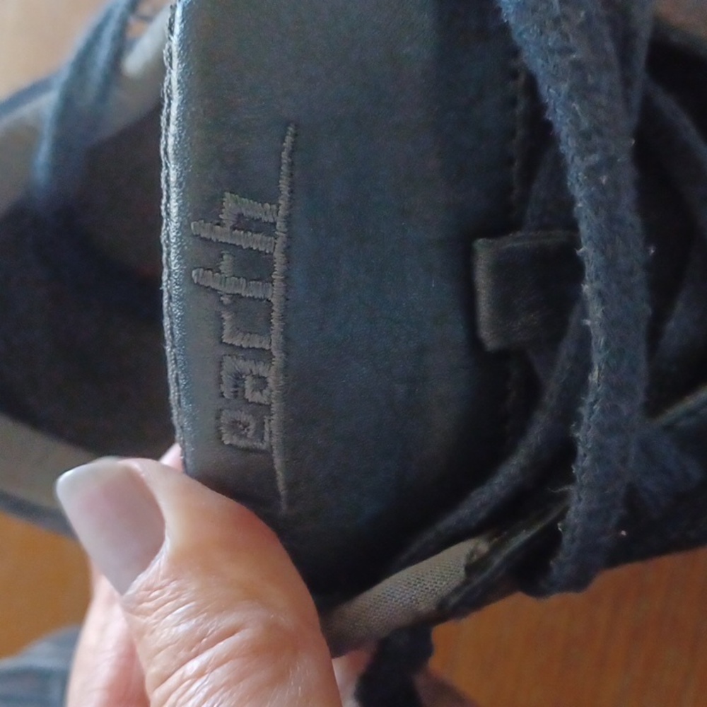 Womens Earth navy blue sneakers size 9.5 - Picture 2 of 4